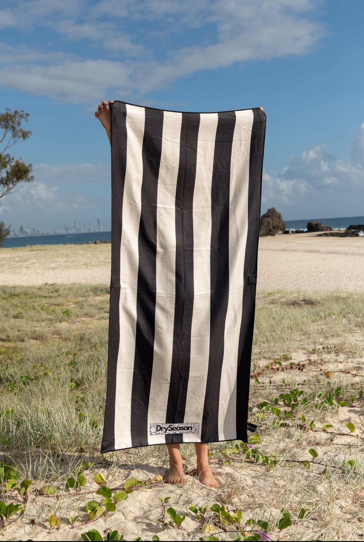 EL QUESTRO - Sand Free Magnetic Beach Towel In Black & Cream