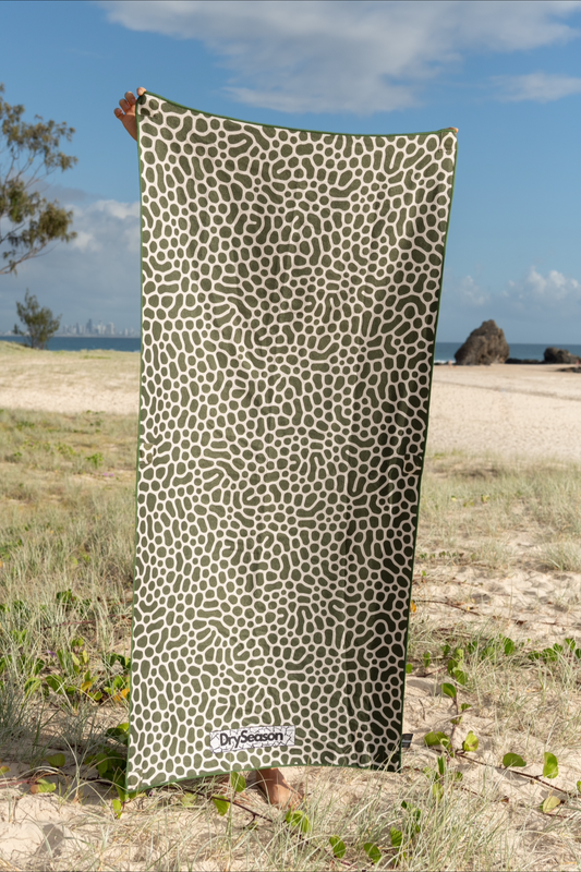 SPINIFEX - Sand Free Magnetic Beach Towel Green & Brown