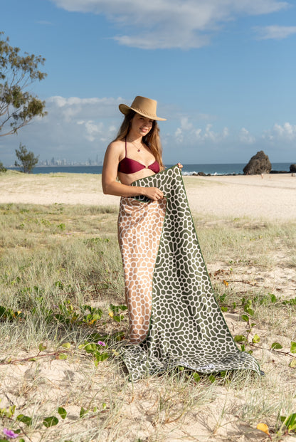SPINIFEX - Sand Free Magnetic Beach Towel Green & Brown