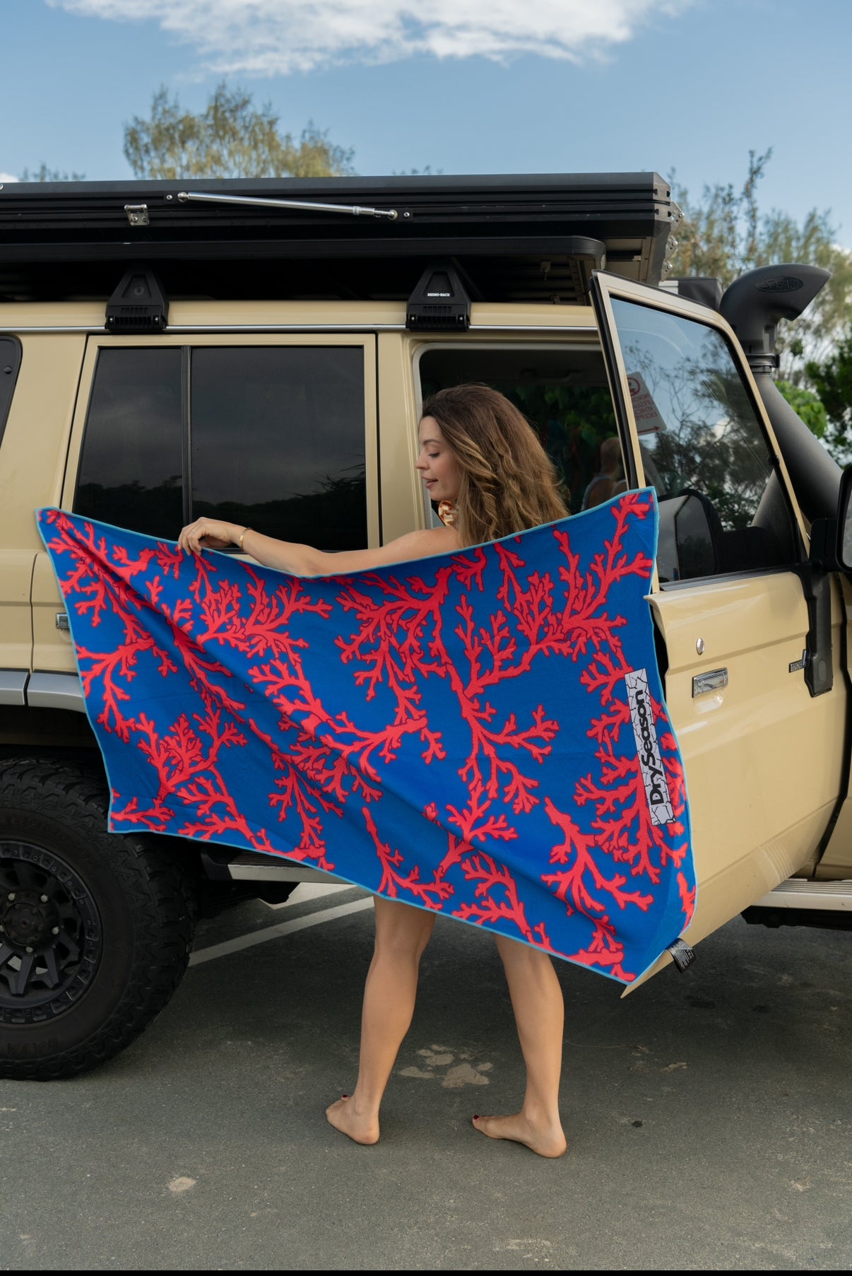 NINGALOO - Sand Free Magnetic Beach Towel Coral