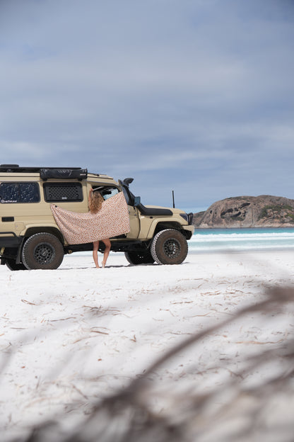 SPINIFEX - Sand Free Magnetic Beach Towel Green & Brown