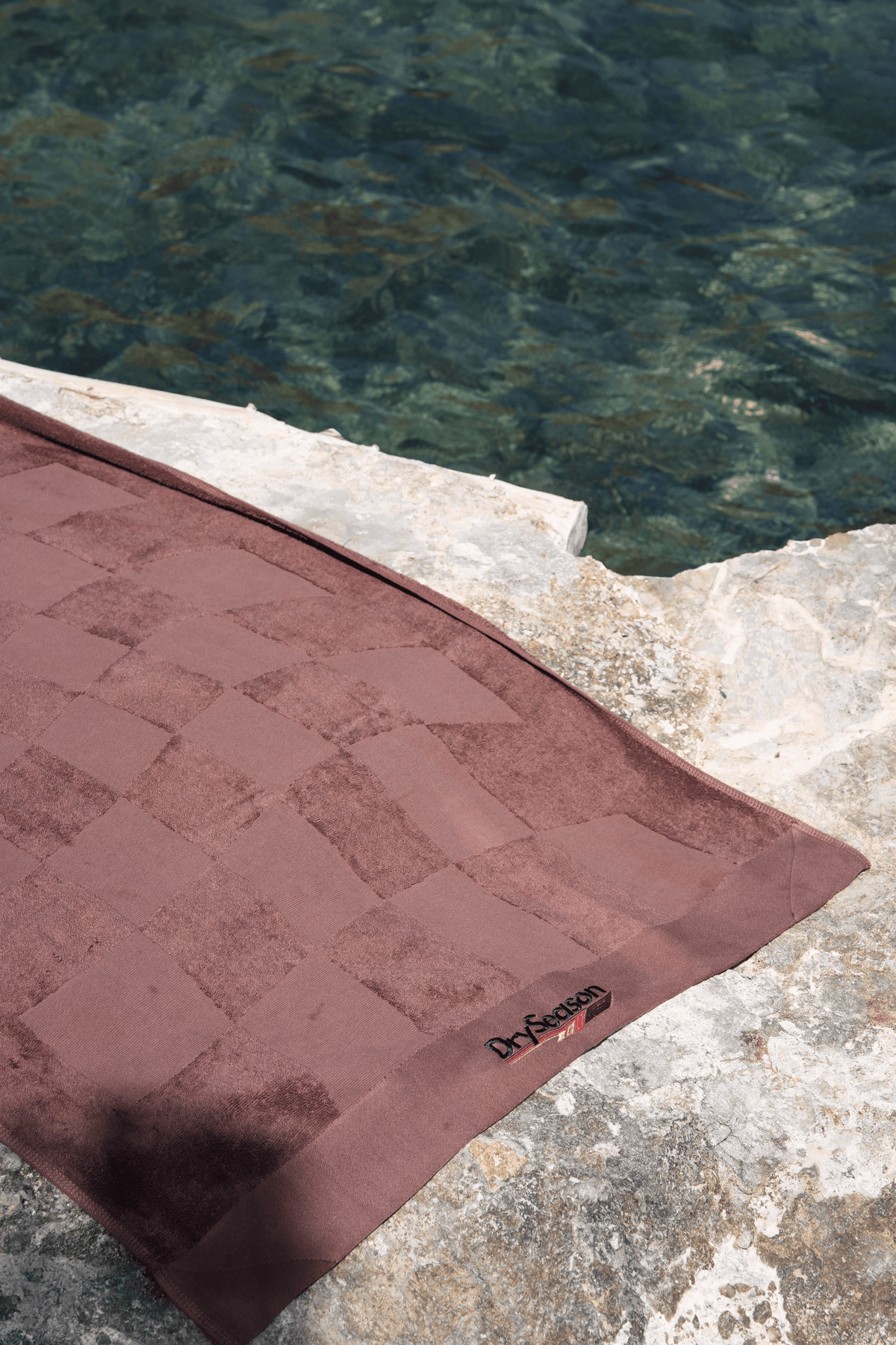 Ironbark - Cotton Magnetic Beach Towel in Chocolate