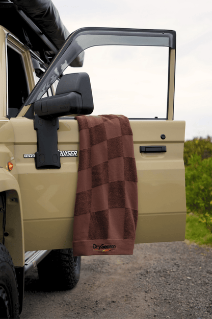 Ironbark - Cotton Magnetic Beach Towel in Chocolate